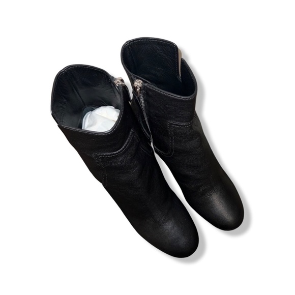 Chanel 2018 Interlocking CC Logo Chelsea Boots - Picture 4 of 7